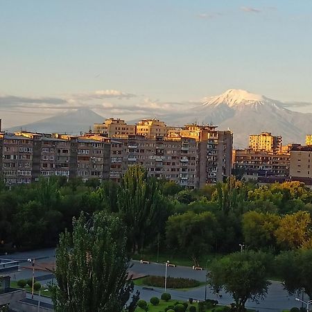 Umba Apartment N5 - Balcony And Mount Ararat View Yerevan Exterior foto